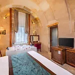 Cappa Via Cave Hotel 4*