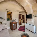 Hotel Cappa Via Cave 4*