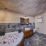 Cappa Via Cave Hotel 4*