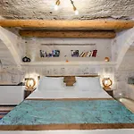Cappa Via Cave Hotel 4*
