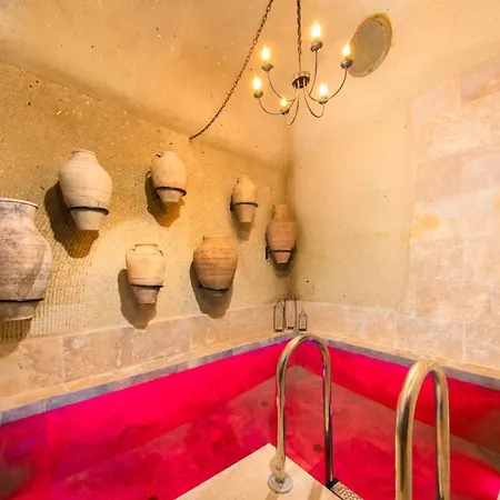 Cappa Via Cave Hotel 4*