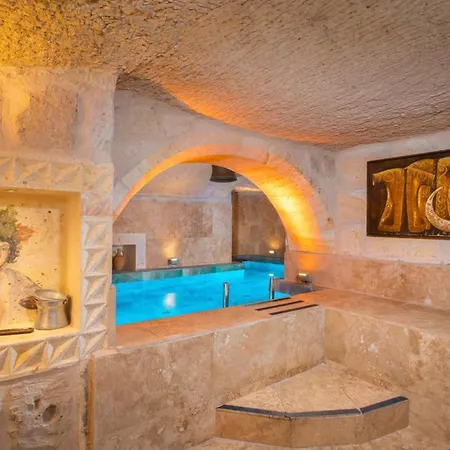 Cappa Via Cave Hotel 4*