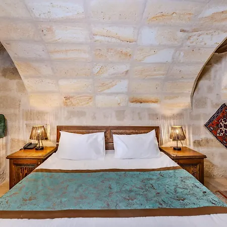 Cappa Via Cave Hotel 4*