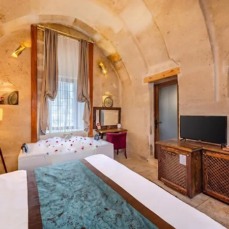 Cappa Via Cave Hotel 4*