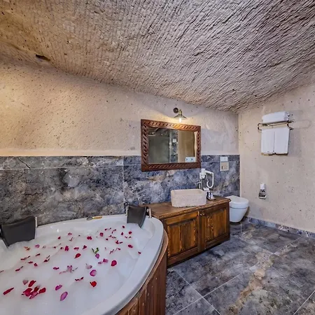 Cappa Via Cave Hotel 4*