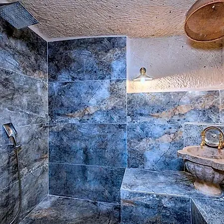 Cappa Via Cave Hotel 4*