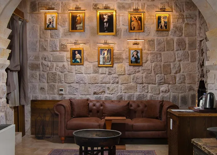 Cappa Via Cave Hotel *