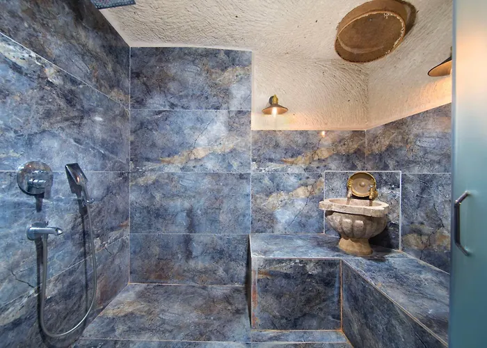 Cappa Via Cave Otel *